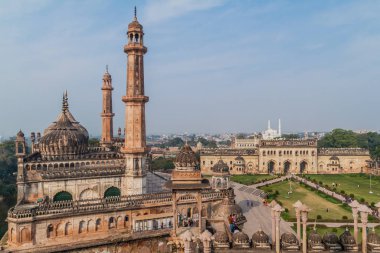 Lucknow, Hindistan - 3 Şubat 2017: Lucknow, Uttar Pradesh State, Hindistan 'daki Bara Imambara kompleksindeki Asfi camisi