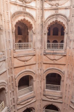 Baori (iyi adımlar) Lucknow, Uttar Pradesh state, Hindistan 'daki Bara Imambara kompleksinde