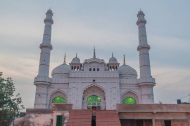 Lucknow 'daki Teele Wali Camii manzarası, Uttar Pradesh eyaleti, Hindistan