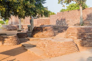 Sanchi, Madhya Pradesh, Hindistan 'daki küçük Budist aptallar.