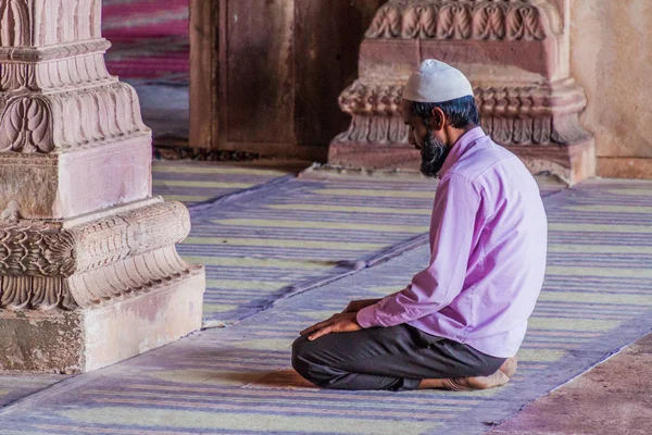 Bhopal India February 2017 Muslim Devotee Taj Masjid Mosque Bhopal — Stock Photo, Image