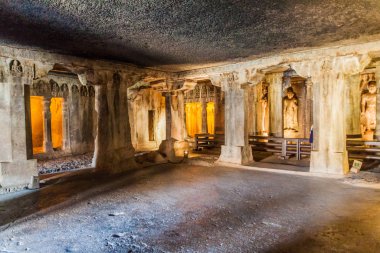 Ajanta, Hindistan - 6 Şubat 2017: Ajanta, Maharasthra eyaletinde bir uçuruma oyulmuş manastır