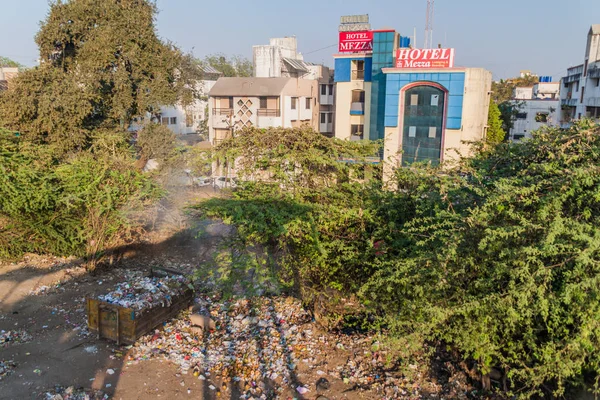Aurangabad India February 2017 Hotel Mezza Rubbish Covered Area Aurangabad — Stock Photo, Image