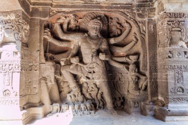 Ellora, Hindistan - 7 Şubat 2017: Hindistan Maharasthra Eyaleti 'ndeki Kailasa Tapınağı' nda Hindu tanrısı