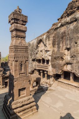 Hindistan Maharasthra Eyaleti, Ellora 'daki Kailasa Tapınağı' ndaki Sütun.