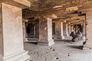 Ellora, Hindistan - 7 Şubat 2017: Ellora, Maharasthra Eyaleti 'ndeki Das Avatara Mağarası (Vishnu' nun On İnkarnasyonu)
