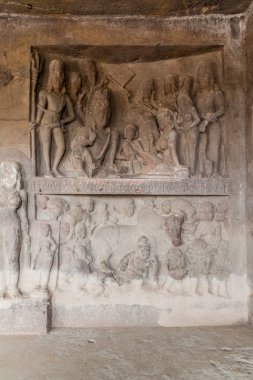 Ellora, Hindistan - 7 Şubat 2017: Ellora, Maharasthra eyaletinde bir mağara manastırında oyma