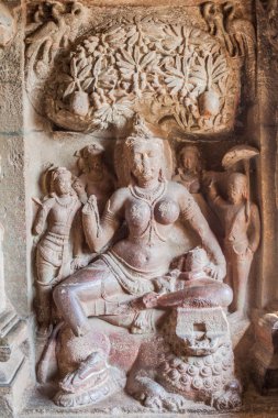 Ellora, Hindistan - 7 Şubat 2017: Hindistan Maharasthra Eyaleti, Ellora 'daki Indra Sabha Jain mağarasında heykel