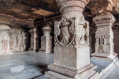 Ellora, Hindistan - 7 Şubat 2017: Ellora, Maharasthra Eyaleti, Hindistan 'daki Indra Sabha Jain mağarası