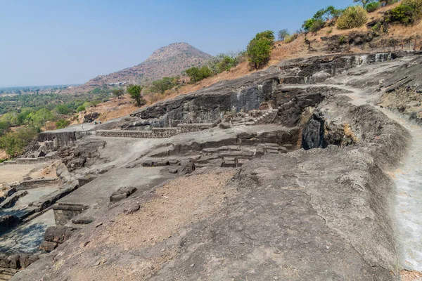 印度马哈拉施特拉邦Ellora Kailasa神殿周围的景观 — 图库照片