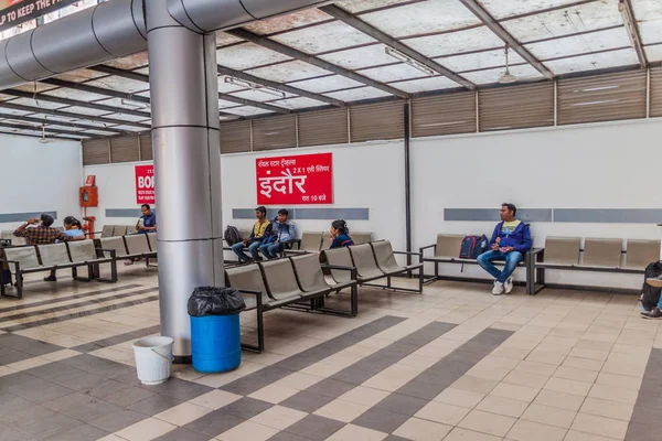 Aurangabad Índia Fevereiro 2017 Interior Pequeno Terminal Ônibus Aurangabad Maharasthra — Fotografia de Stock