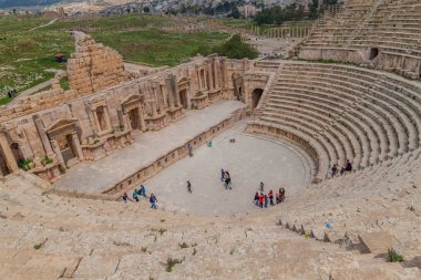 Jerash, Ürdün - 1 Nisan 2017: Jerash, Ürdün 'deki Güney Tiyatrosu Harabeleri