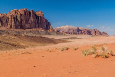 Wadi Rum çölünün Rocky manzarası, Ürdün