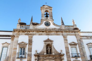 Arco da Vila, eski kasaba Faro, Portuga 'ya giden kemer yolu.