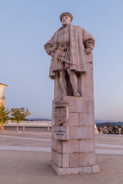 Coimbra, Portekiz - 12 Ekim 2017: Portekiz Coimbra Üniversitesi 'nde D. Joao Iii (Portekiz' in John Iii 'si) heykeli