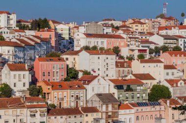 Coimbra 'nın ufuk çizgisi şehir merkezi, Portekiz.