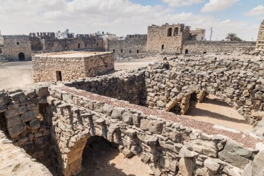 Qasr al-Azraq harabeleri (Mavi Kale), doğu Ürdün çölünde yer alan kale..