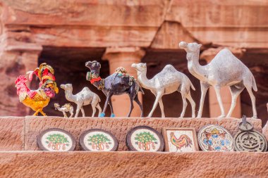 Petra, Ürdün - 23 Mart 2017: Antik Petra, Ürdün 'de satılık eşyalar