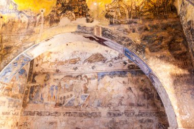 Kureyr Amra, Ürdün - 3 Nisan 2017: Doğu Ürdün 'deki çöl kalelerinden biri olan Kureyr Amra' da (bazen Quseir Amra) banyo yapan kadınların freskleri