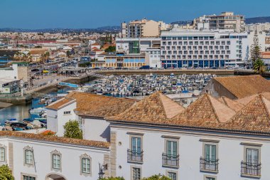 Faro, Portekiz - 6 Ekim 2017: Faro silueti Marina, Portekiz