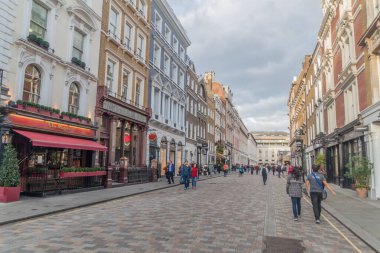 Londra, Birleşik Krallık - 4 Ekim 2017: Londra 'daki King caddesinin görüntüsü
