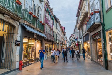 Braga, Portekiz - 15 Ekim 2017: Braga, Portekiz 'in merkezinde Pedestran Caddesi