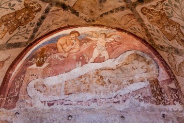 Kureyr Amra, Ürdün - 3 Nisan 2017: Doğu Ürdün 'deki çöl kalelerinden biri olan Kureyr Amra' daki Freskolar (bazen Quseir Amra veya Qasr Amra)