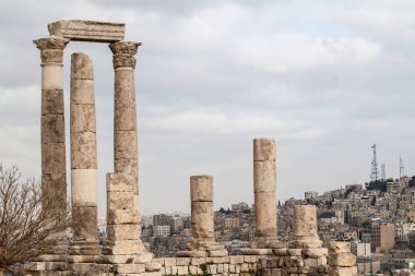 Ürdün, Amman 'daki Kale' deki Herkül Tapınağı harabeleri.