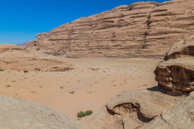Wadi Rum çöl, Jordan kayalarda