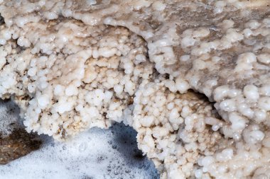 Ölü Deniz kıyısında tuz yatakları, Ürdün