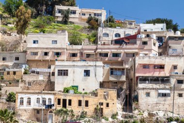 Salt Town, Ürdün 'de bir yamaçta evler