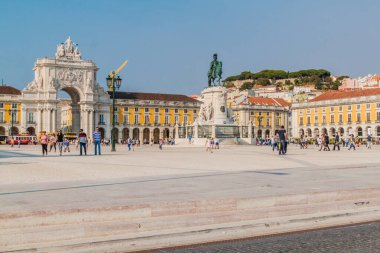 Lizbon, Portekiz - 8 Ekim 2017: Lizbon, Portekiz 'de Praca do Comercio (Ticaret Meydanı)
