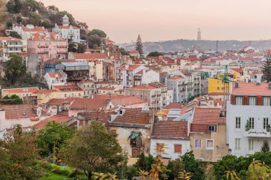 Miradouro da Graca 'dan Lizbon akşamı, Portekiz