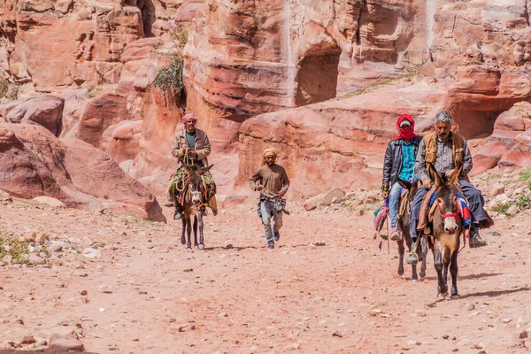 Petra Jordan March 2017 Donkey Riders Ancient City Petra Jordan — Stock Photo, Image