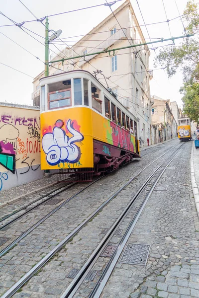 Lizbon, Portekiz - 10 Ekim 2017: Gloria Funicular (Ascensor da Gloria), Lizbon, Portekiz