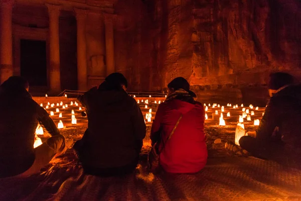 Petra Jordão Março 2017 Turistas Observam Templo Khazneh Tesouro Antiga — Fotografia de Stock