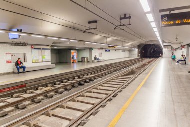 Porto, Portekiz - 18 Ekim 2017: Porto Metro Bolhao İstasyonu, Portekiz.