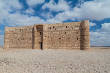 Qasr Kharana (bazen Harrana, al-Kharanah, Kharaneh, Kharana veya Hraneh), doğu Ürdün 'deki çöl kalesi.