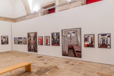 Porto, Portekiz - 18 Ekim 2017: Porto 'da Portekiz Fotoğraf Merkezi' ne ev sahipliği yapan eski hapishane.