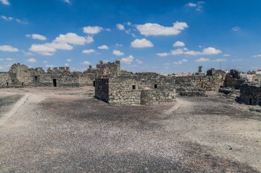 Qasr al-Azraq harabeleri (Mavi Kale), doğu Ürdün çölünde yer alan kale..