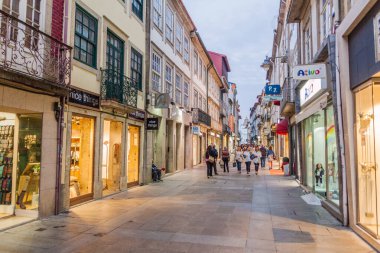 Braga, Portekiz - 15 Ekim 2017: Braga, Portekiz 'in merkezinde Pedestran Caddesi