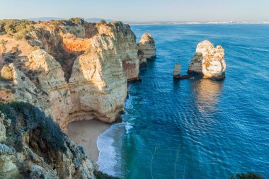 Lagos, Portuga yakınlarındaki Ponta da Piedade 'de kayalıklar