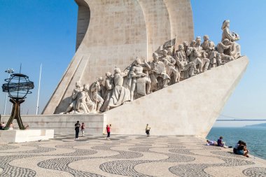 Lizbon, Portekiz - 11 Ekim 2017: Padrao dos Descobrimentos (Keşifler Anıtı) Lizbon, Portekiz
