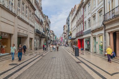 Porto, Portekiz - 16 Ekim 2017: Porto, Portekiz 'deki Santa Catarina Caddesi.