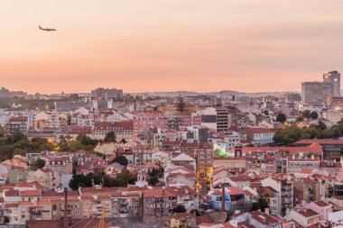 Gecenin silüeti Lizbon, Miradouro da Graca bakış açısından, Portekiz