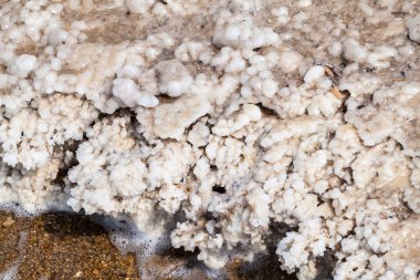 Ölü Deniz kıyısında tuz yatakları, Ürdün