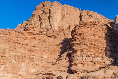 Wadi Rum çöl, Jordan kayalarda
