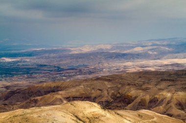 Ürdün 'deki Nebo Dağı' ndan bakıldığı gibi kutsal toprakların manzarası
