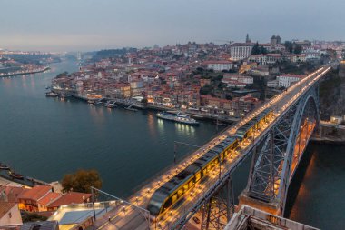 Dom luis Köprüsü nehir douro Porto, Portekiz