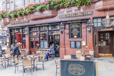 Londra, Birleşik Krallık - 4 Ekim 2017: Geleneksel Bar Londra 'da Wellington.